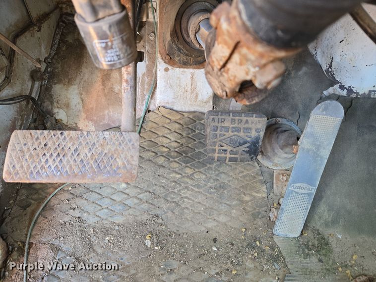 image for item DO1764 1981 Autocar DC10364B winch truck