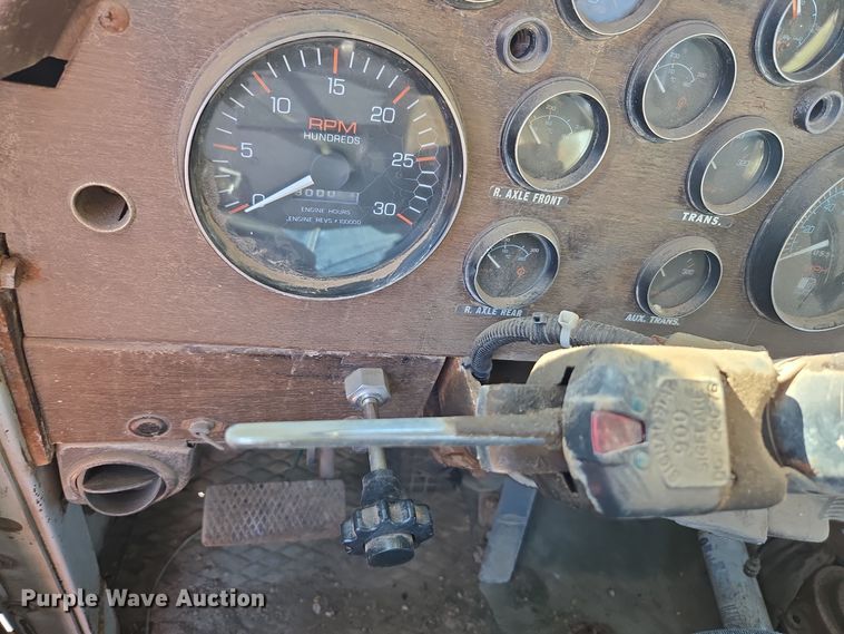 image for item DO1764 1981 Autocar DC10364B winch truck