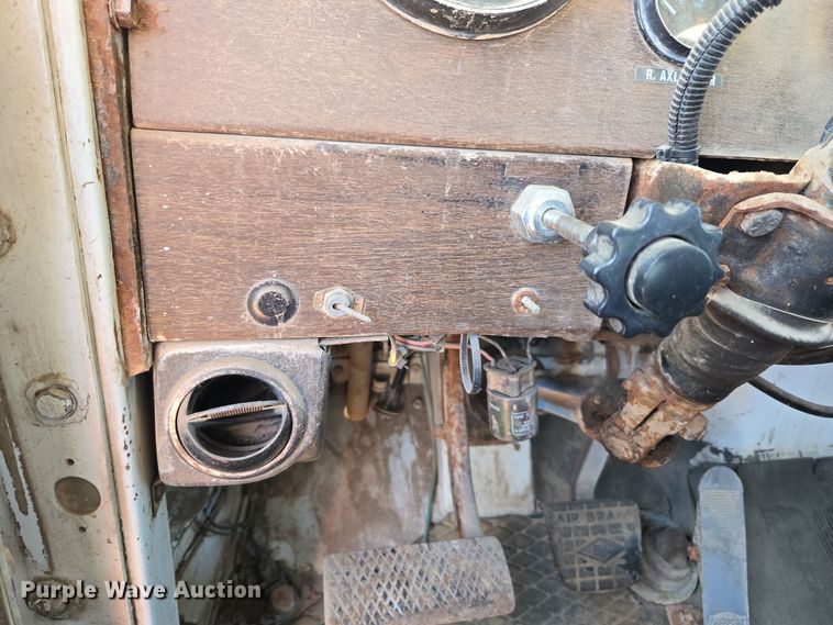 image for item DO1764 1981 Autocar DC10364B winch truck