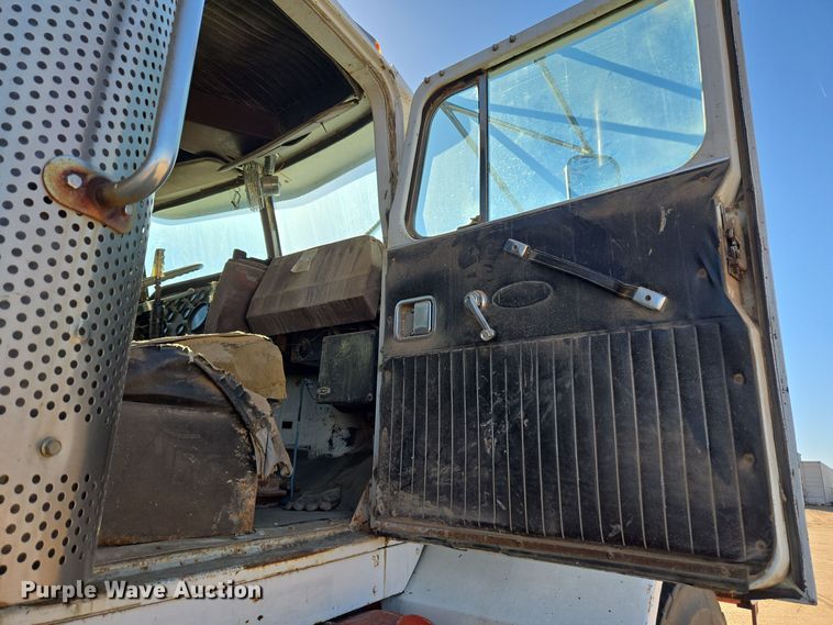 image for item DO1764 1981 Autocar DC10364B winch truck