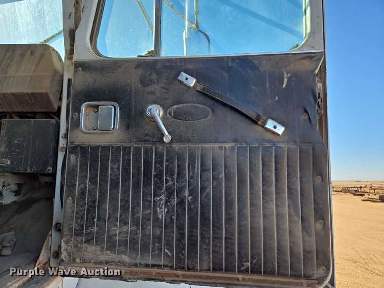 image for item DO1764 1981 Autocar DC10364B winch truck