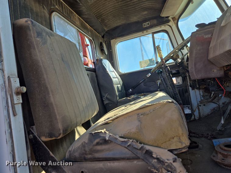 image for item DO1764 1981 Autocar DC10364B winch truck