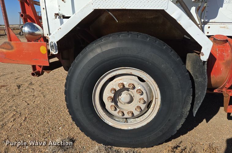 image for item DO1764 1981 Autocar DC10364B winch truck