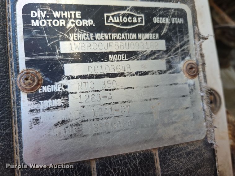 image for item DO1764 1981 Autocar DC10364B winch truck