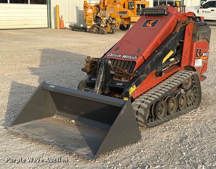 image for item DO7605 2018 Ditch Witch SK1050 compact utility loader