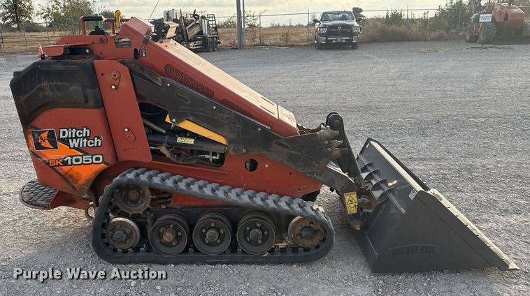 image for item DO7605 2018 Ditch Witch SK1050 compact utility loader