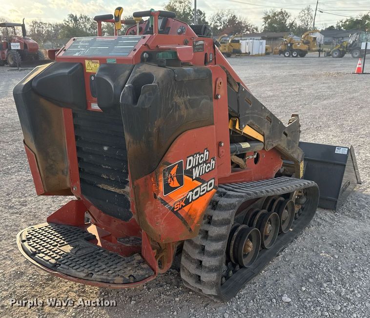 image for item DO7605 2018 Ditch Witch SK1050 compact utility loader