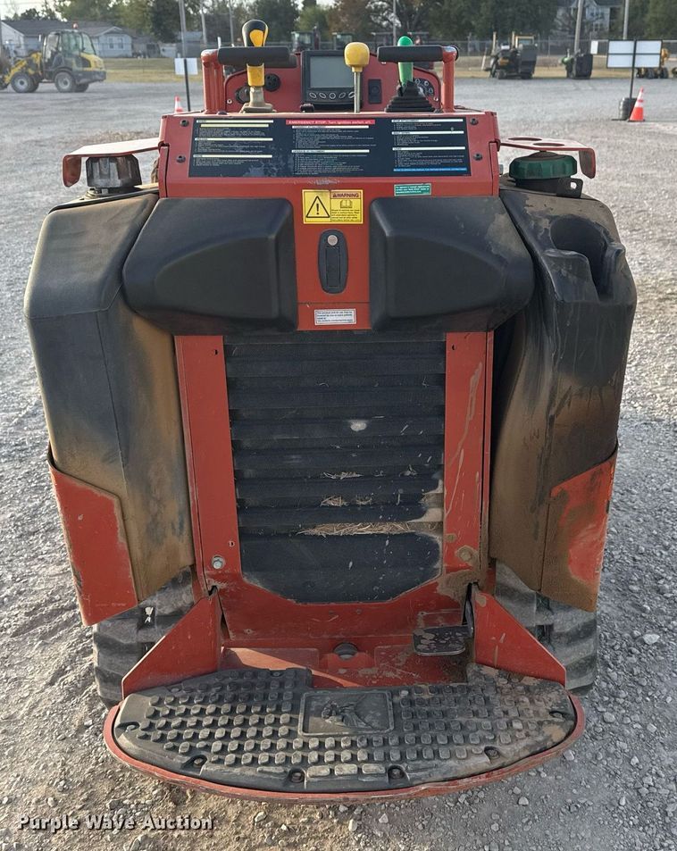 image for item DO7605 2018 Ditch Witch SK1050 compact utility loader