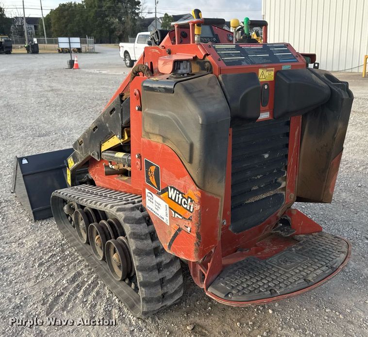 image for item DO7605 2018 Ditch Witch SK1050 compact utility loader