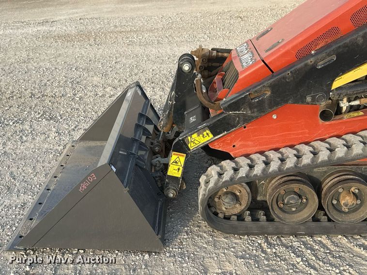 image for item DO7605 2018 Ditch Witch SK1050 compact utility loader