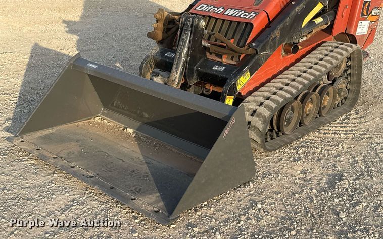image for item DO7605 2018 Ditch Witch SK1050 compact utility loader