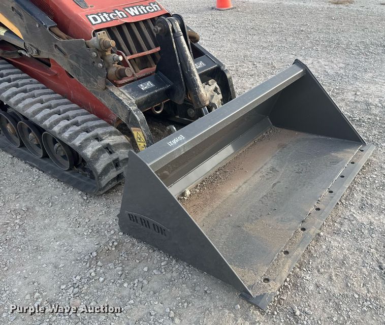 image for item DO7605 2018 Ditch Witch SK1050 compact utility loader