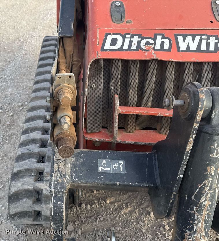 image for item DO7605 2018 Ditch Witch SK1050 compact utility loader