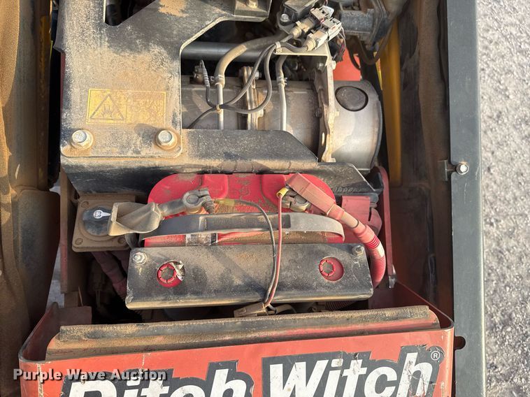 image for item DO7605 2018 Ditch Witch SK1050 compact utility loader