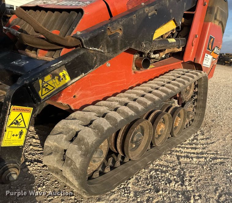 image for item DO7605 2018 Ditch Witch SK1050 compact utility loader