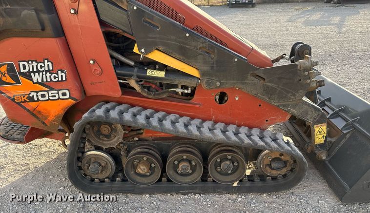 image for item DO7605 2018 Ditch Witch SK1050 compact utility loader