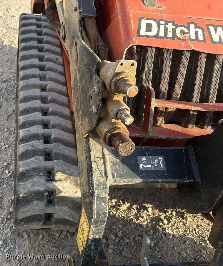 image for item DO7605 2018 Ditch Witch SK1050 compact utility loader