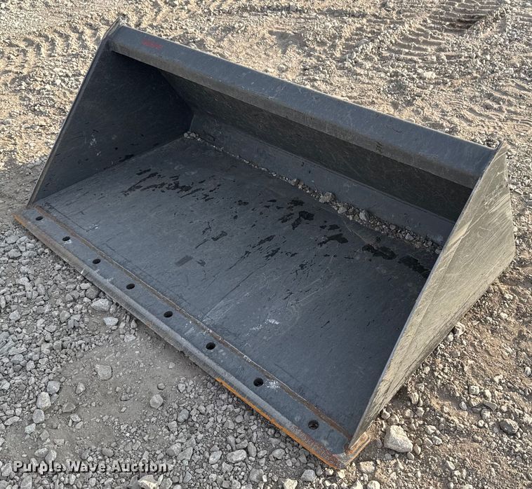 image for item DO7609 Berlon compact skid steer bucket