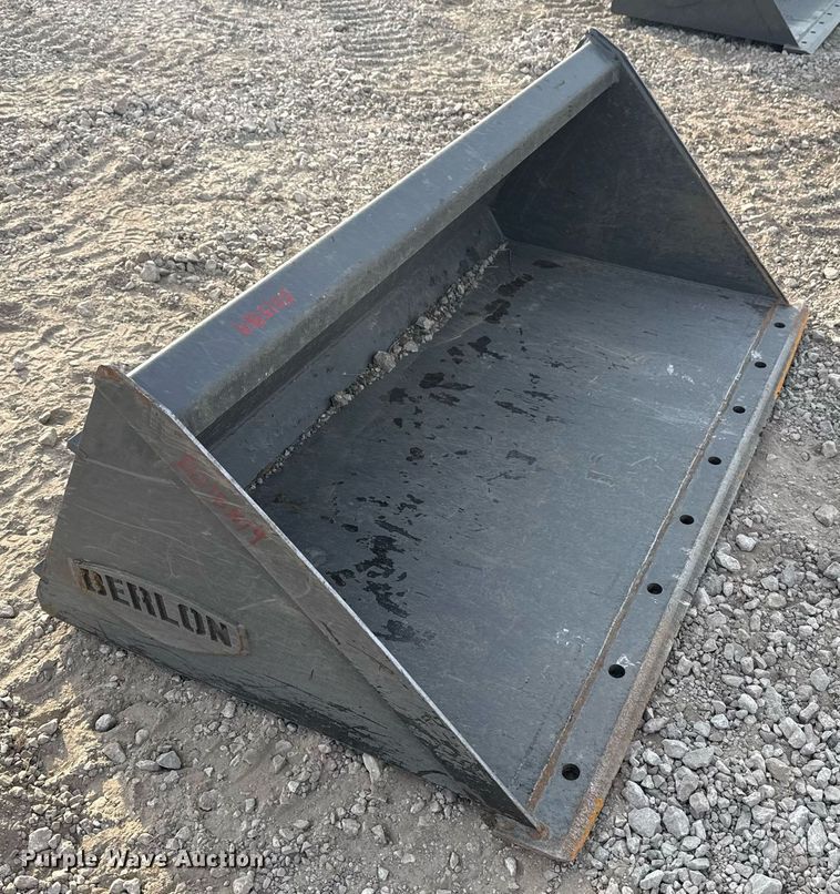 image for item DO7609 Berlon compact skid steer bucket