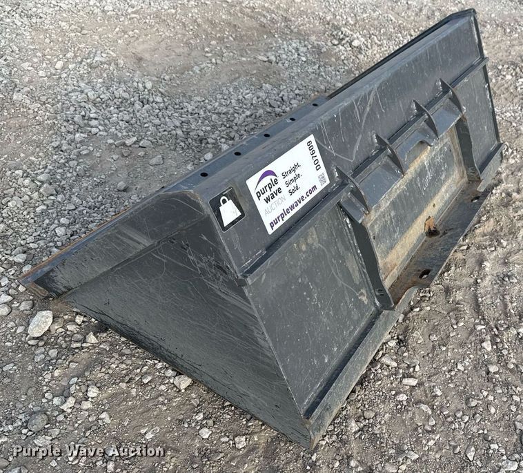 image for item DO7609 Berlon compact skid steer bucket