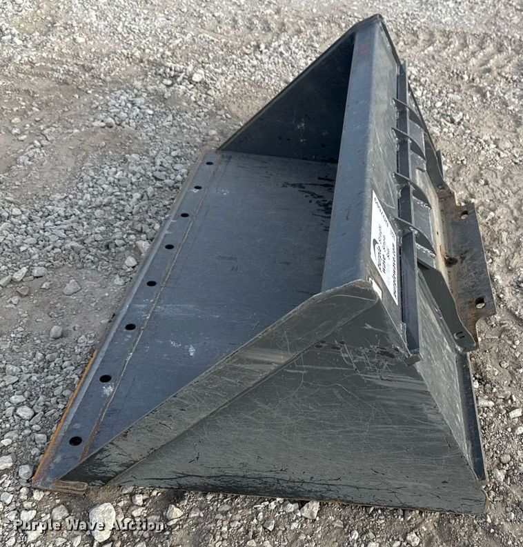 image for item DO7609 Berlon compact skid steer bucket