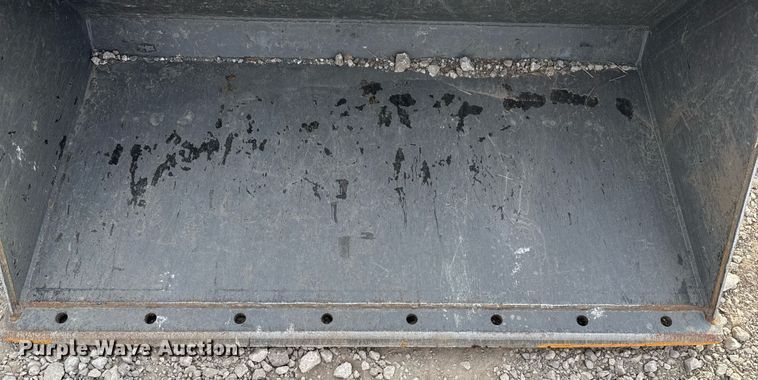 image for item DO7609 Berlon compact skid steer bucket