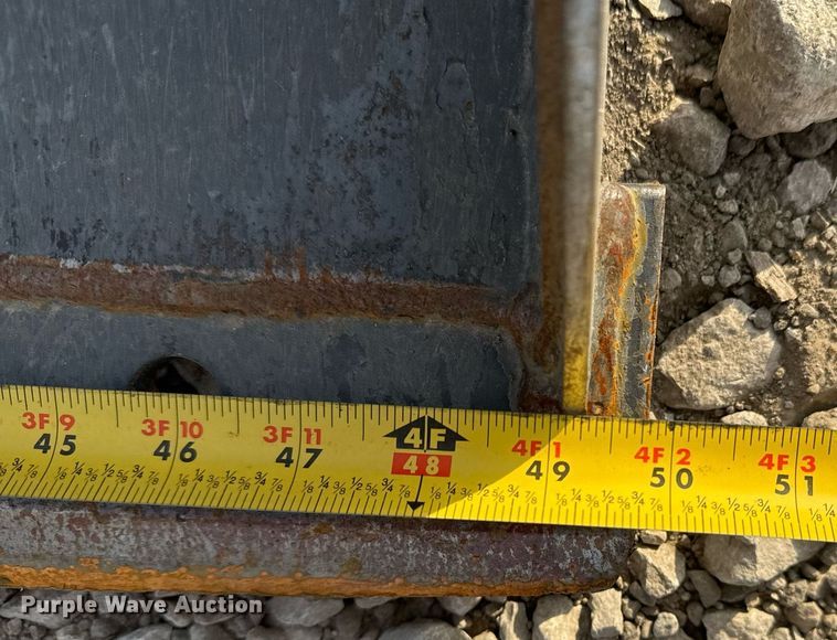 image for item DO7609 Berlon compact skid steer bucket