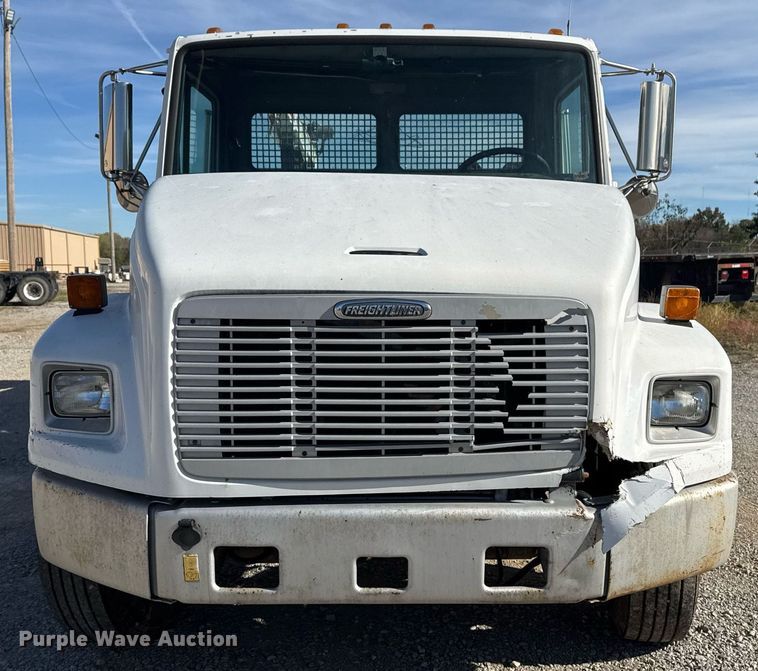 image for item DO7616 2001 Freightliner FL70 utility / service truck