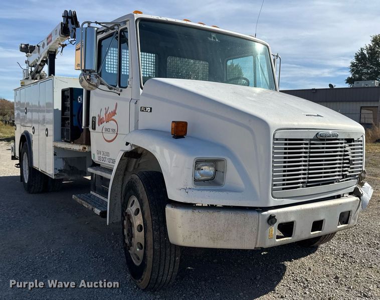 image for item DO7616 2001 Freightliner FL70 utility / service truck