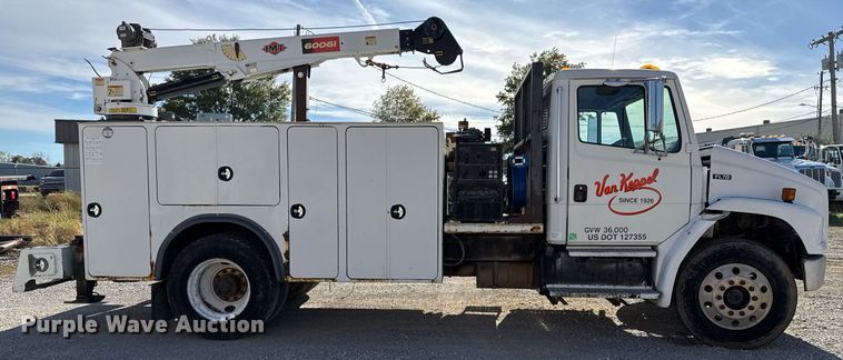 image for item DO7616 2001 Freightliner FL70 utility / service truck