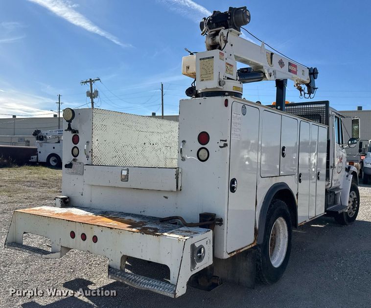 image for item DO7616 2001 Freightliner FL70 utility / service truck