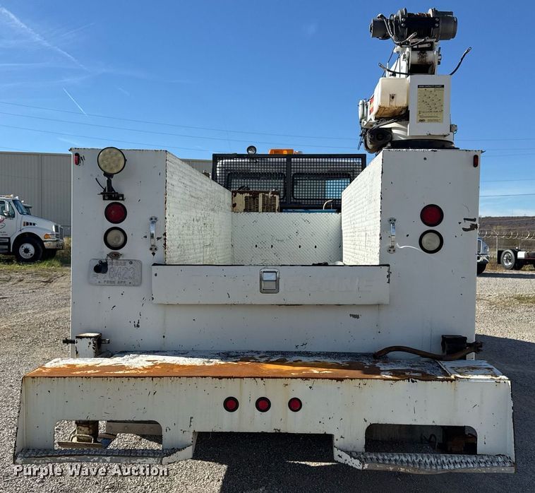 image for item DO7616 2001 Freightliner FL70 utility / service truck