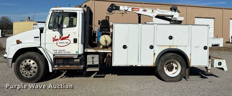 image for item DO7616 2001 Freightliner FL70 utility / service truck