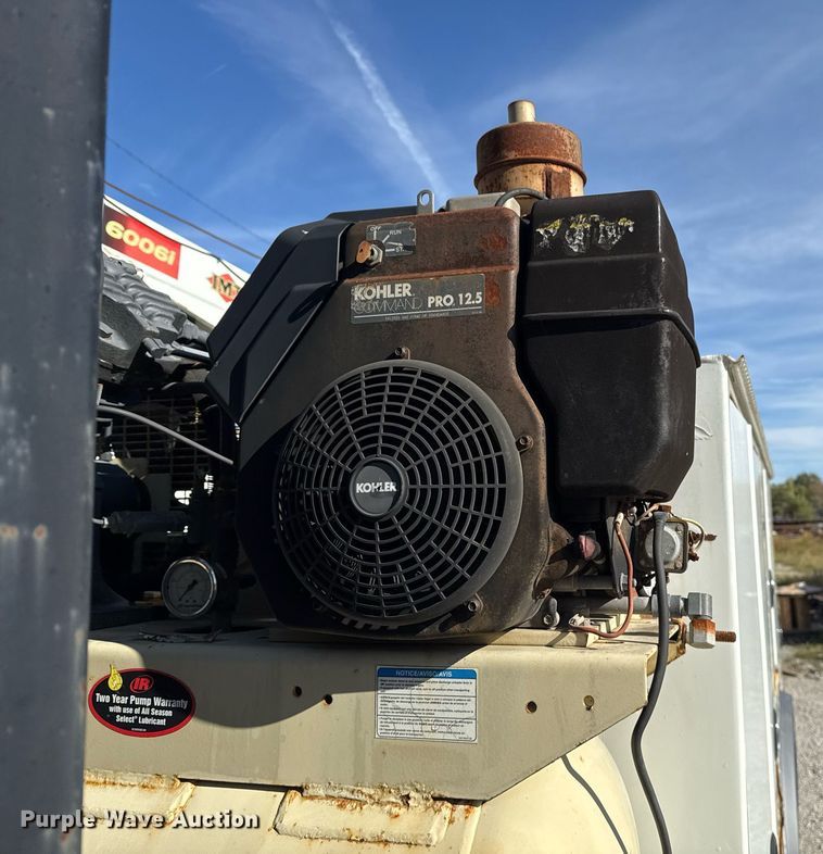 image for item DO7616 2001 Freightliner FL70 utility / service truck