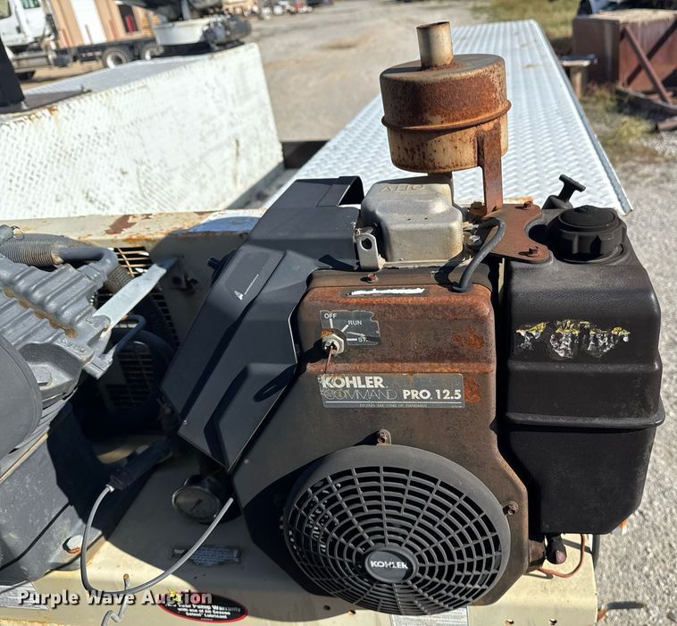 image for item DO7616 2001 Freightliner FL70 utility / service truck