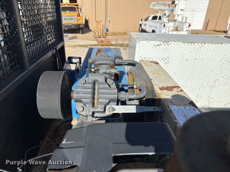 image for item DO7616 2001 Freightliner FL70 utility / service truck