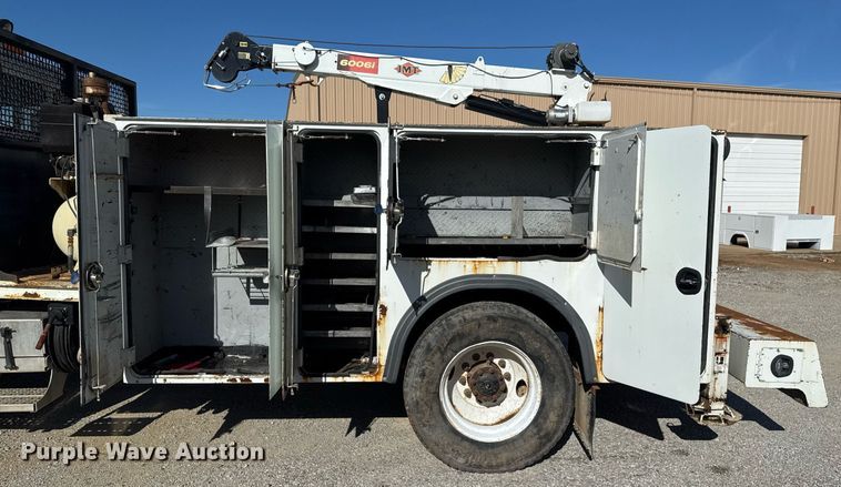 image for item DO7616 2001 Freightliner FL70 utility / service truck