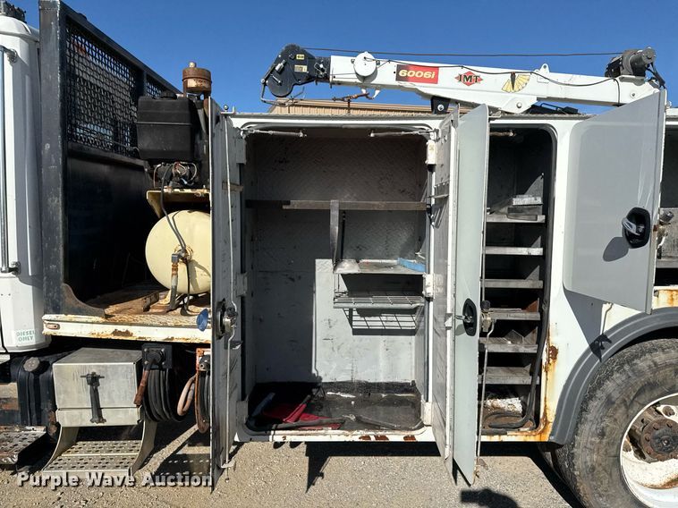 image for item DO7616 2001 Freightliner FL70 utility / service truck