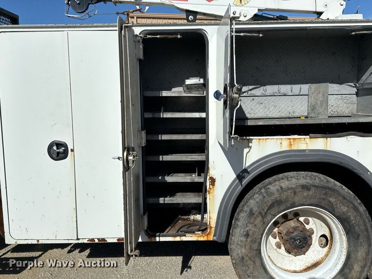 image for item DO7616 2001 Freightliner FL70 utility / service truck