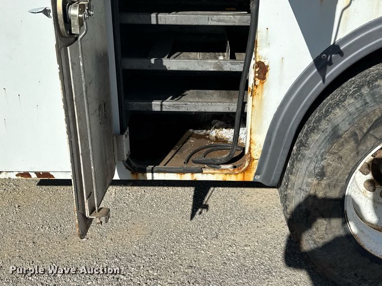 image for item DO7616 2001 Freightliner FL70 utility / service truck