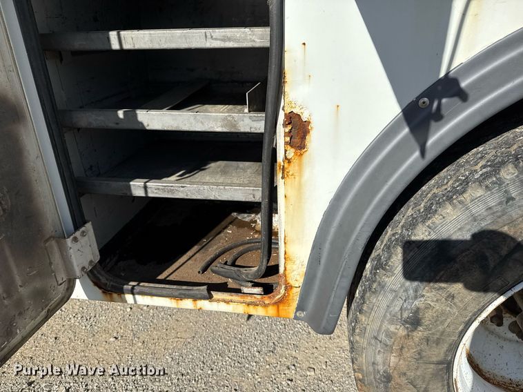 image for item DO7616 2001 Freightliner FL70 utility / service truck