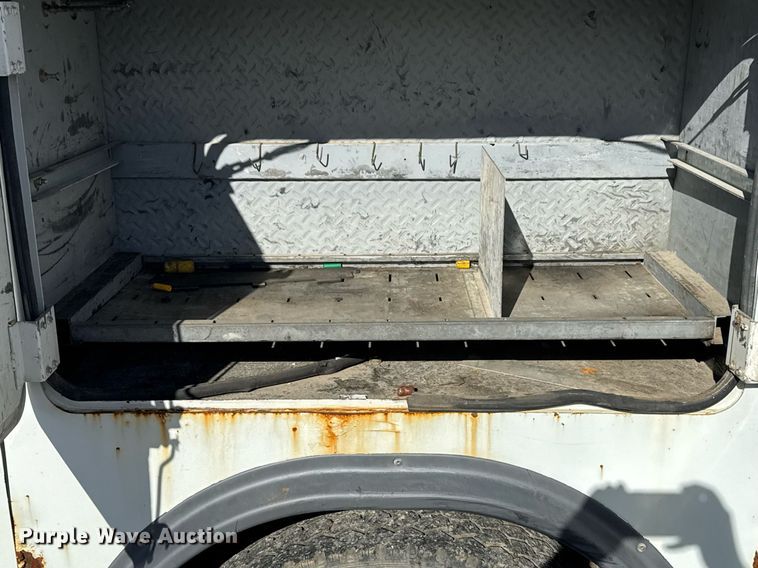 image for item DO7616 2001 Freightliner FL70 utility / service truck