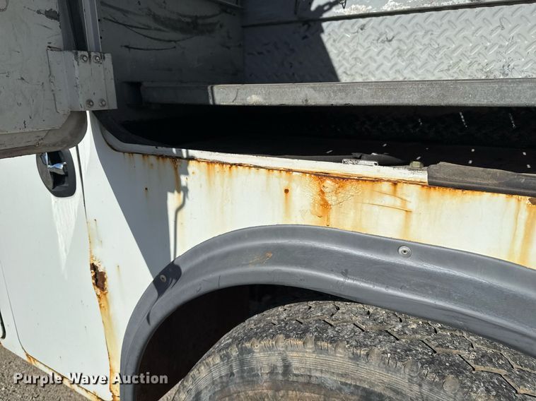 image for item DO7616 2001 Freightliner FL70 utility / service truck