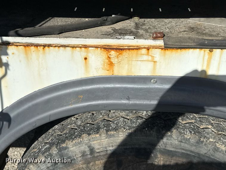 image for item DO7616 2001 Freightliner FL70 utility / service truck