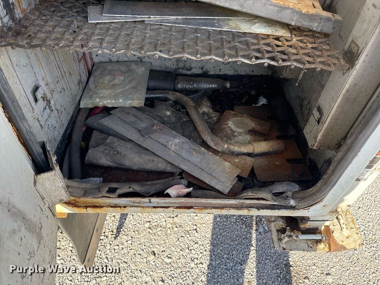 image for item DO7616 2001 Freightliner FL70 utility / service truck