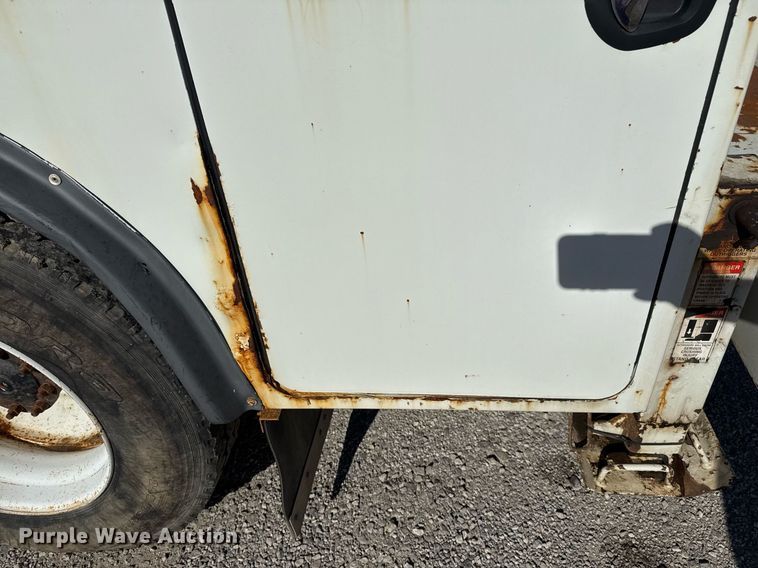 image for item DO7616 2001 Freightliner FL70 utility / service truck