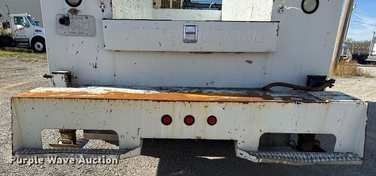 image for item DO7616 2001 Freightliner FL70 utility / service truck