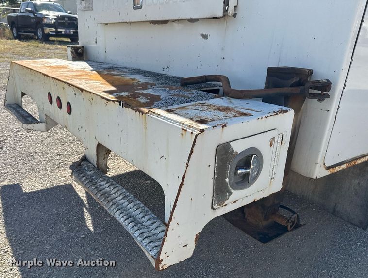 image for item DO7616 2001 Freightliner FL70 utility / service truck