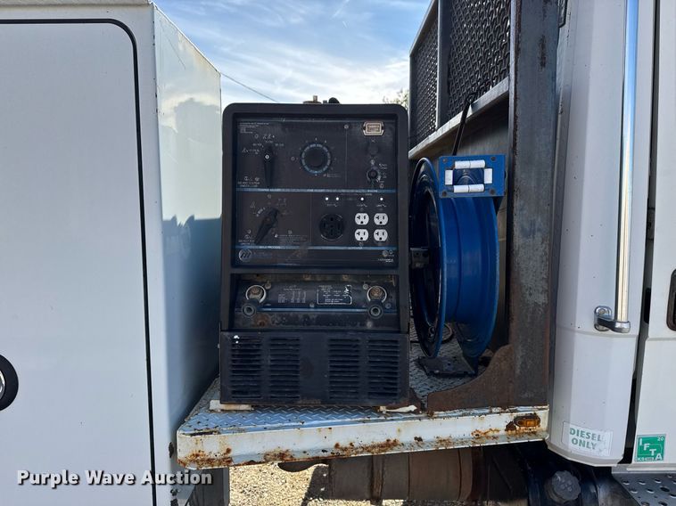 image for item DO7616 2001 Freightliner FL70 utility / service truck