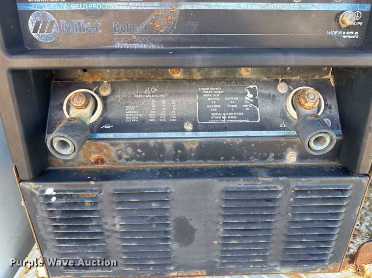 image for item DO7616 2001 Freightliner FL70 utility / service truck